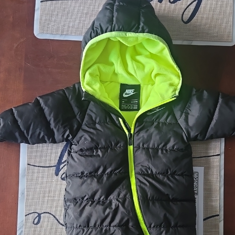 Nike Green and Black Puffer Jacket with Insulated Hood